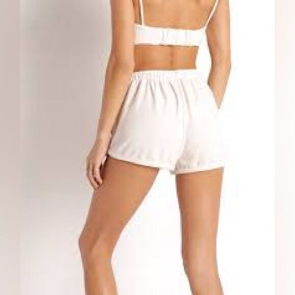 Elegant Cream Hoodie and Shorts Set - Picture 4 of 14